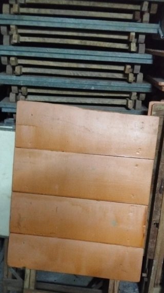 Tavolo pieghevole in legno e plastica