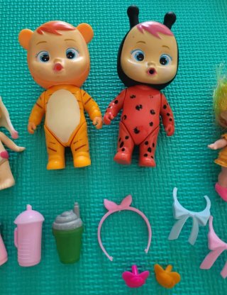 VARIOS BEBÉS LLORONES Y ACCESORIOS.