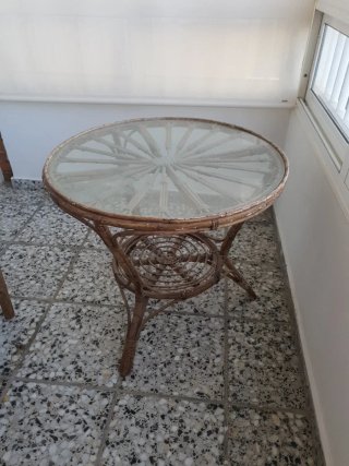 Tavolo rotondo in vimini con cristallo