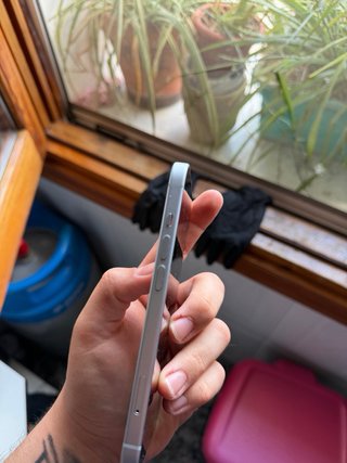 iPhone 15 con batteria al 1589%