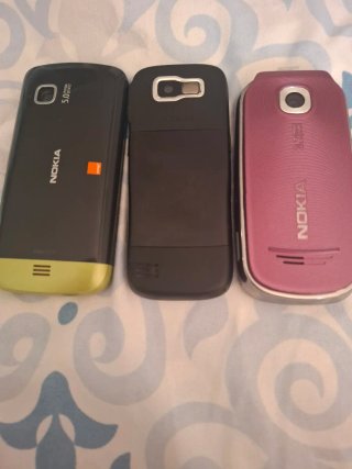 Lote 3 cellulari Nokia (giallo, nero, rosa)