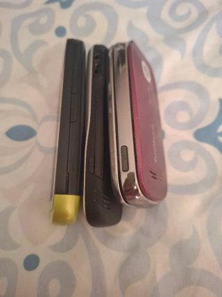 Lote 3 cellulari Nokia (giallo, nero, rosa)