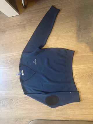 Jersey azul Attendis con parches en codos