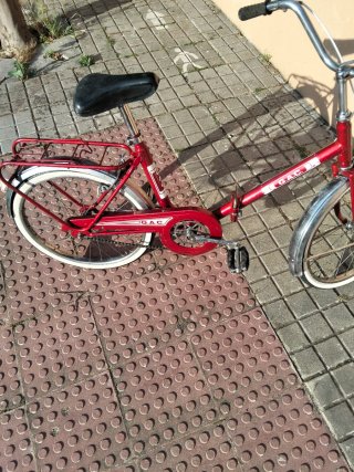 Bicicleta paseo antigua roja