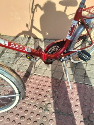 Bicicleta paseo antigua roja