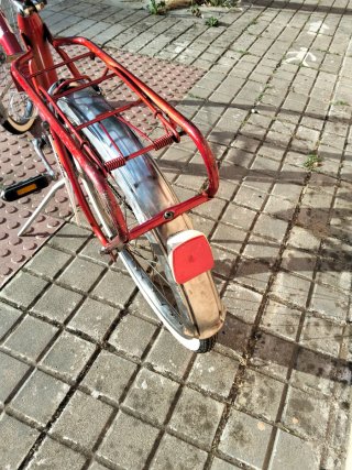 Bicicleta paseo antigua roja