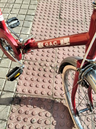 Bicicleta paseo antigua roja