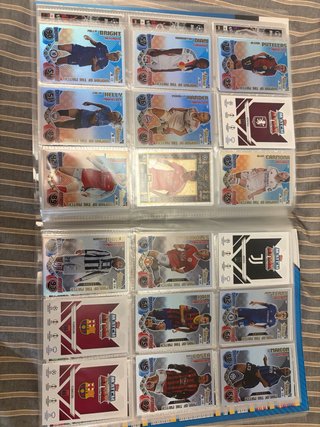 Álbum Match Attax Extra 24/25 casi completo
