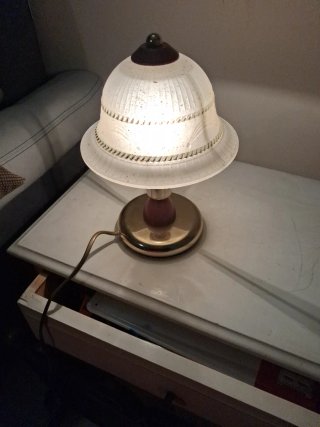 Lampada da tavolo in vetro e metallo