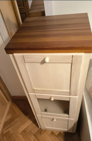 Mueble auxiliar madera maciza.