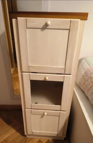Mueble auxiliar madera maciza.