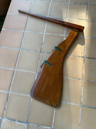Timón antiguo  embarcación vela ligera.