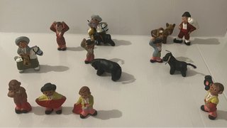 13 figuras de barro torero toro caballo ganadería.