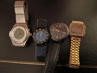 Lote 4 relojes, sin pila