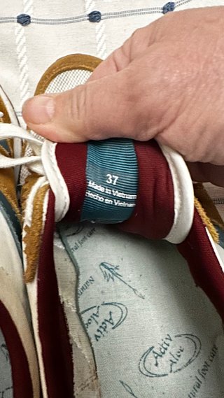 Zapatillas bimba y lola  marrones y blancas