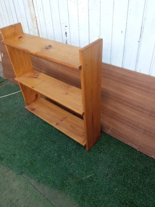 Estantería de pino para colgar