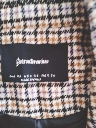 Blazer Stradivarius cuadros beige y marrón