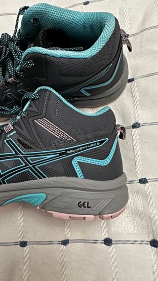 Zapatillas Asics grises y turquesa