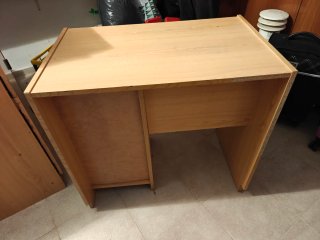 Escritorio de madera. RECOGIDA EN MANO