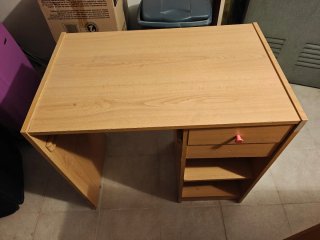 Escritorio de madera. RECOGIDA EN MANO