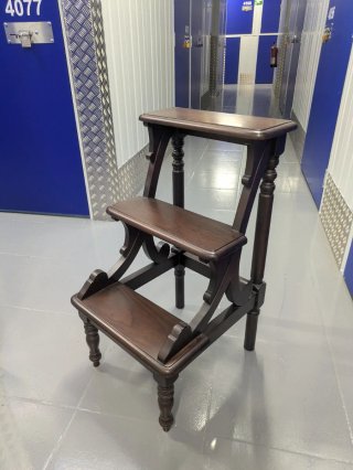 Escalera de biblioteca vintage madera