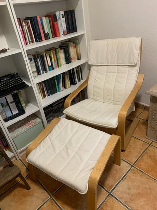 Sillón de lectura Ikea con reposapiés