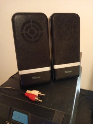 Altavoces Trust Negros