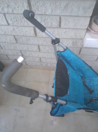 Cochecito de bebé azul