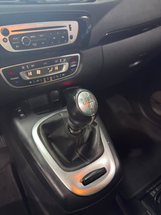 RENAULT GRAND SCÉNIC 1.6 DCI 130CV 7 PLAZAS