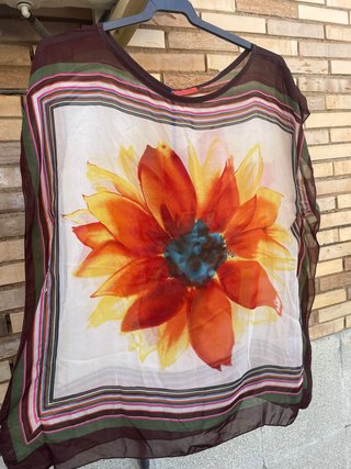 Blusa ancha NUEVA con estampado floral de Exquiss