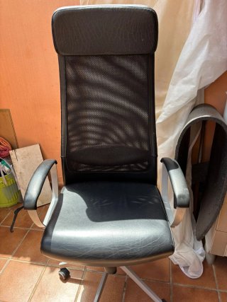 Silla de oficina ergonómica negra