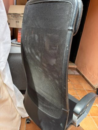 Silla de oficina ergonómica negra
