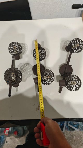 Lámparas de pared marrones y blancas