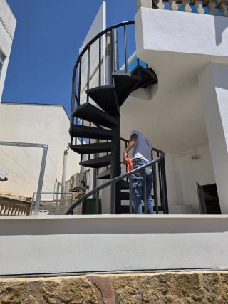Escalera caracol exterior metal