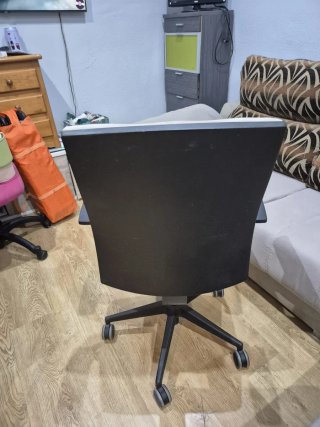 Silla de oficina beige