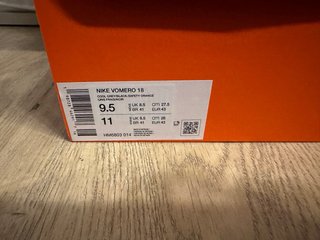 Zapatillas Nike ZoomX grises y naranjas