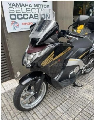Honda Integra 750 DCT Maxi Scooter Negra/Burdeos