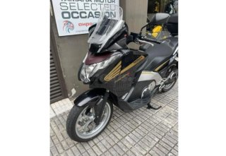 Honda Integra 750 DCT Maxi Scooter Negra/Burdeos
