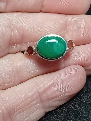 Anillo Plata Ley Malaquita y Granate y cornalina
