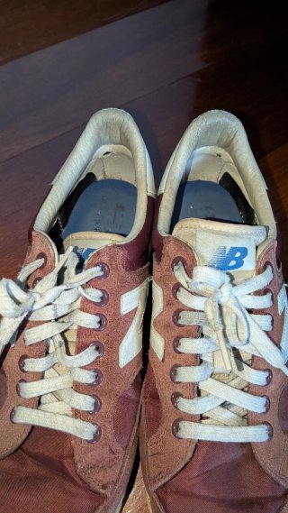 Zapatillas New Balance granates y beige