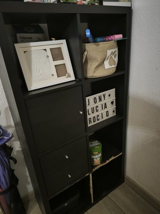 Estantería modular negra y beige