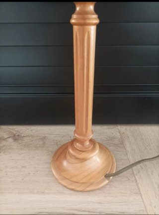 Lamparita de mesa madera y tela
