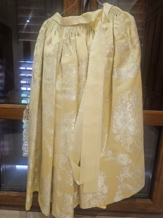 Traje de Fallera Niña brocatel de Vives y Mari