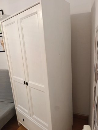 Armario blanco retro con cajón