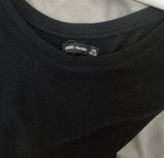 Top negro Bershka con banda Courage