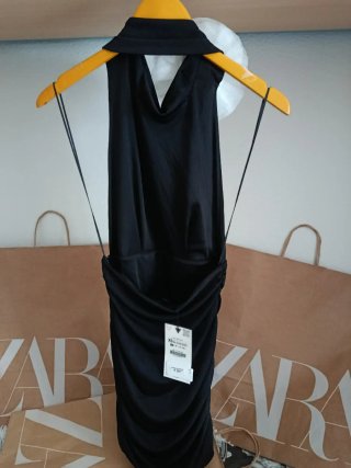Vestido Zara Negro con Flor