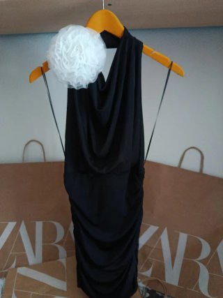 Vestido Zara Negro con Flor