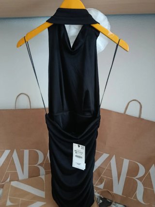 Vestido Zara Negro con Flor