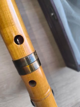 Shakuhachi Japonés 1.8 en Re - Madera, con estuche