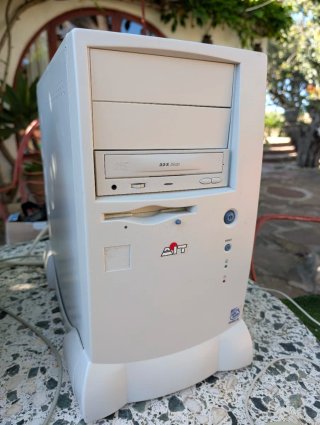Ordenador PC Antiguo Beige/Blanco